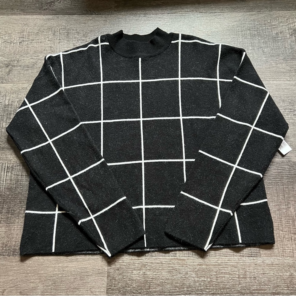 NWT Women’s dip “Back in Town” Black/White Square Mock Neck Sweater